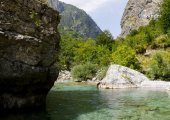 Das kristallklare Wasser des Flusses Valbona